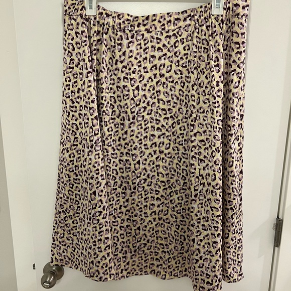 TORRID | Light Yellow & Mauve Pink Leopard Satin Midi Slip Skirt Size 2 - Picture 9 of 10